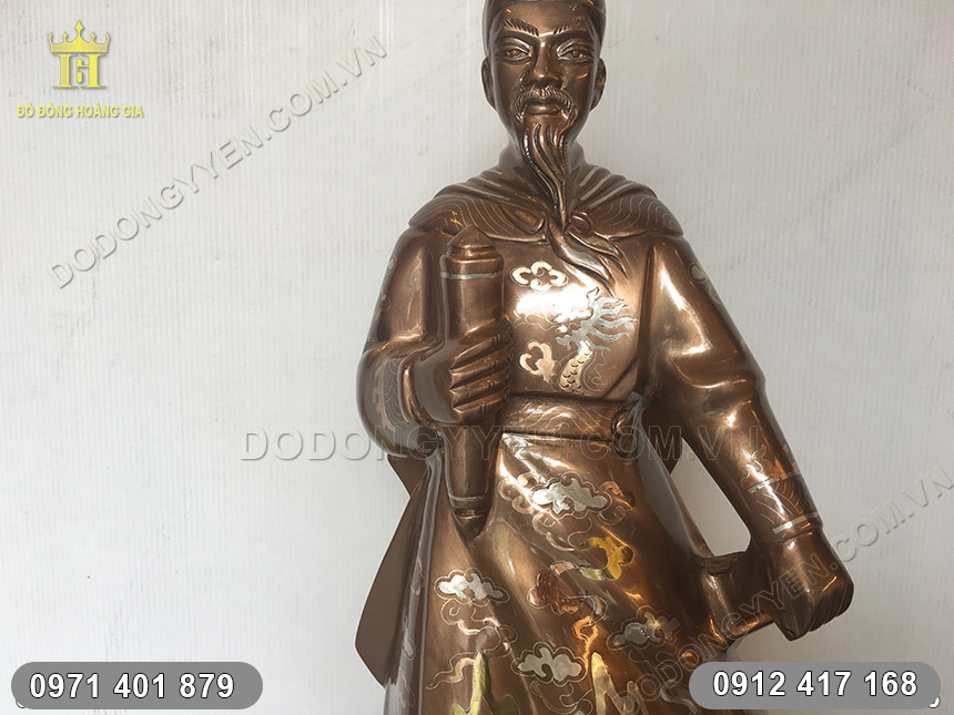 tượng trần hưng đạo qu&eacute;t m&agrave;u
